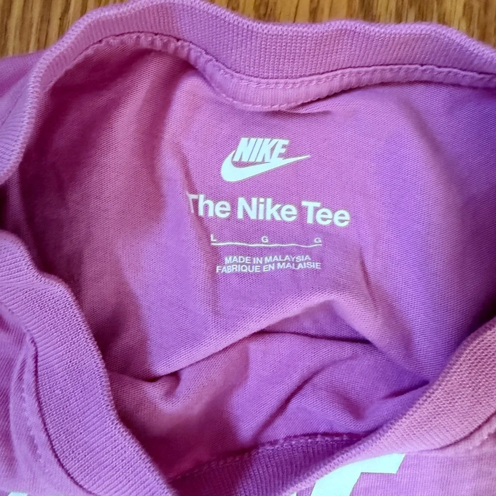 Cropped Nike Tee